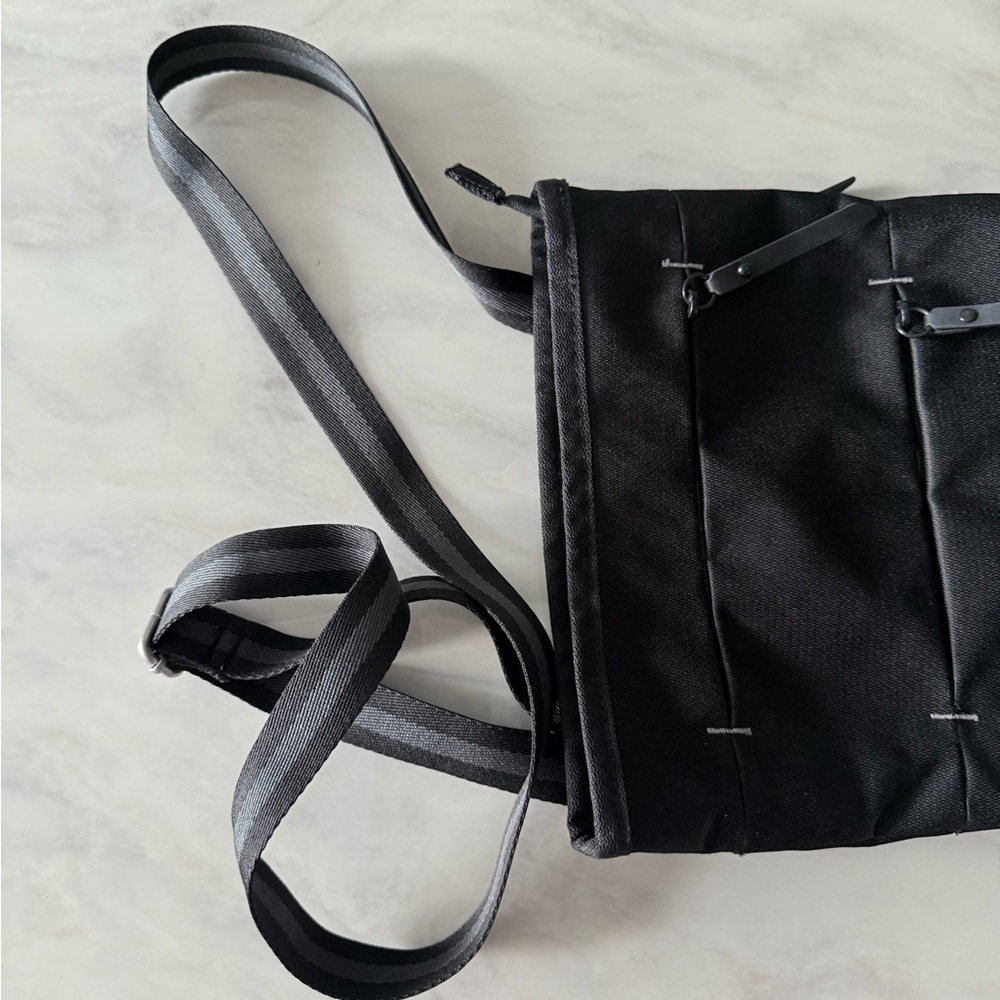 Like New Sherpani Sadie Crossbody Bag Black - Picture 4 of 10
